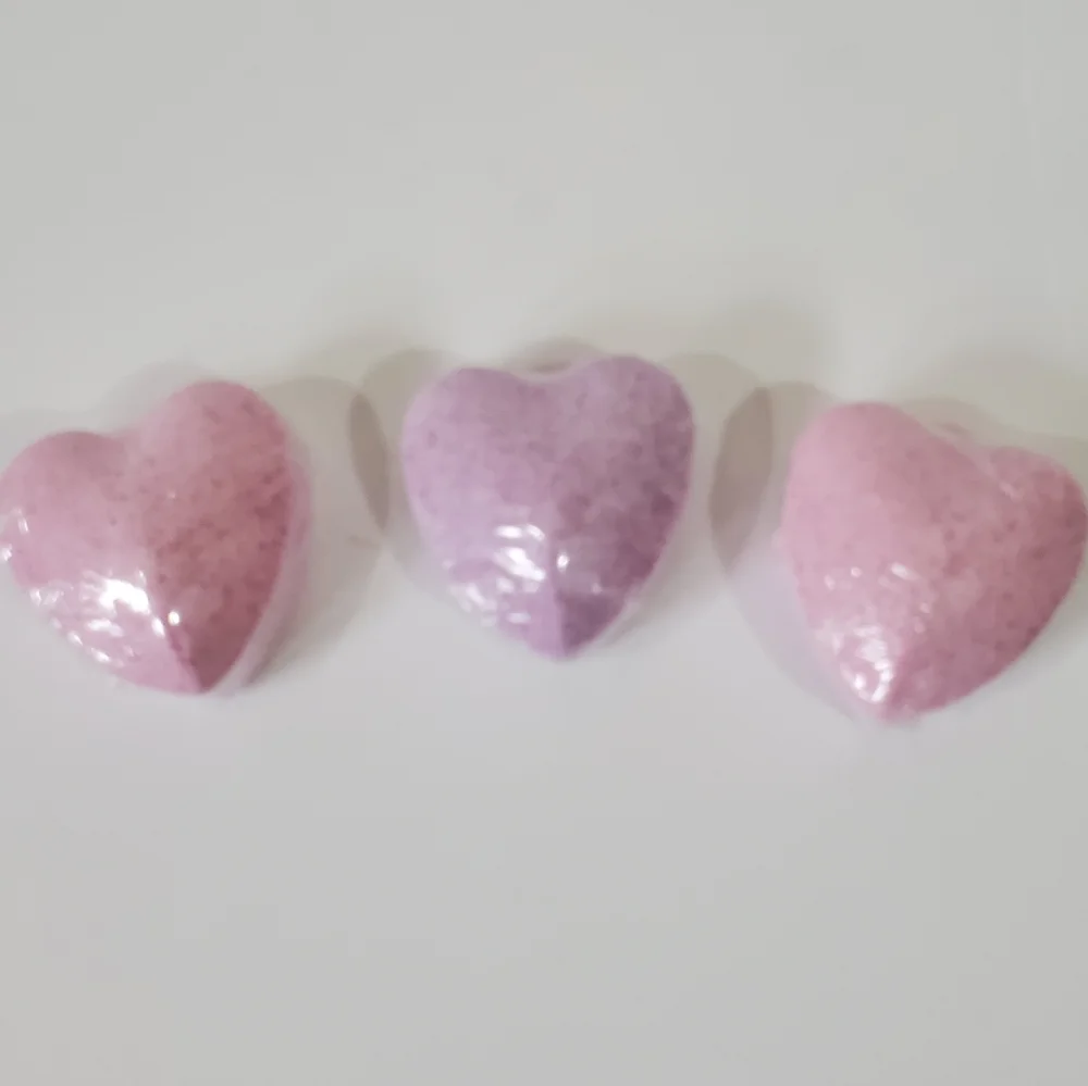 Bath set- bath towel, two washcloths and three heart shaped bath bombs NWT - Picture 6 of 8